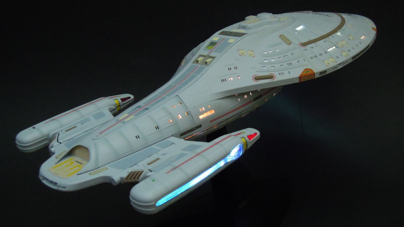 比例 : 1/1700 品牌 : 万代 机体 : uss enterprise ncc-1701-e