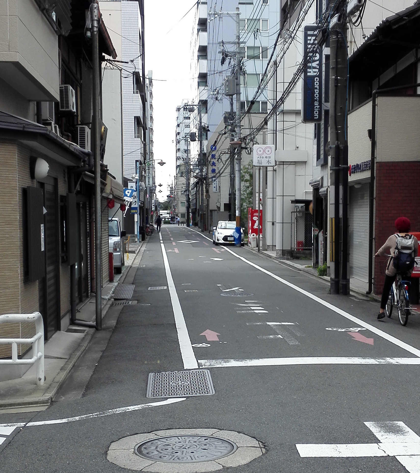 下机场 日本街道 跟台湾街道比起来 日本街道比较乾净整洁呢.