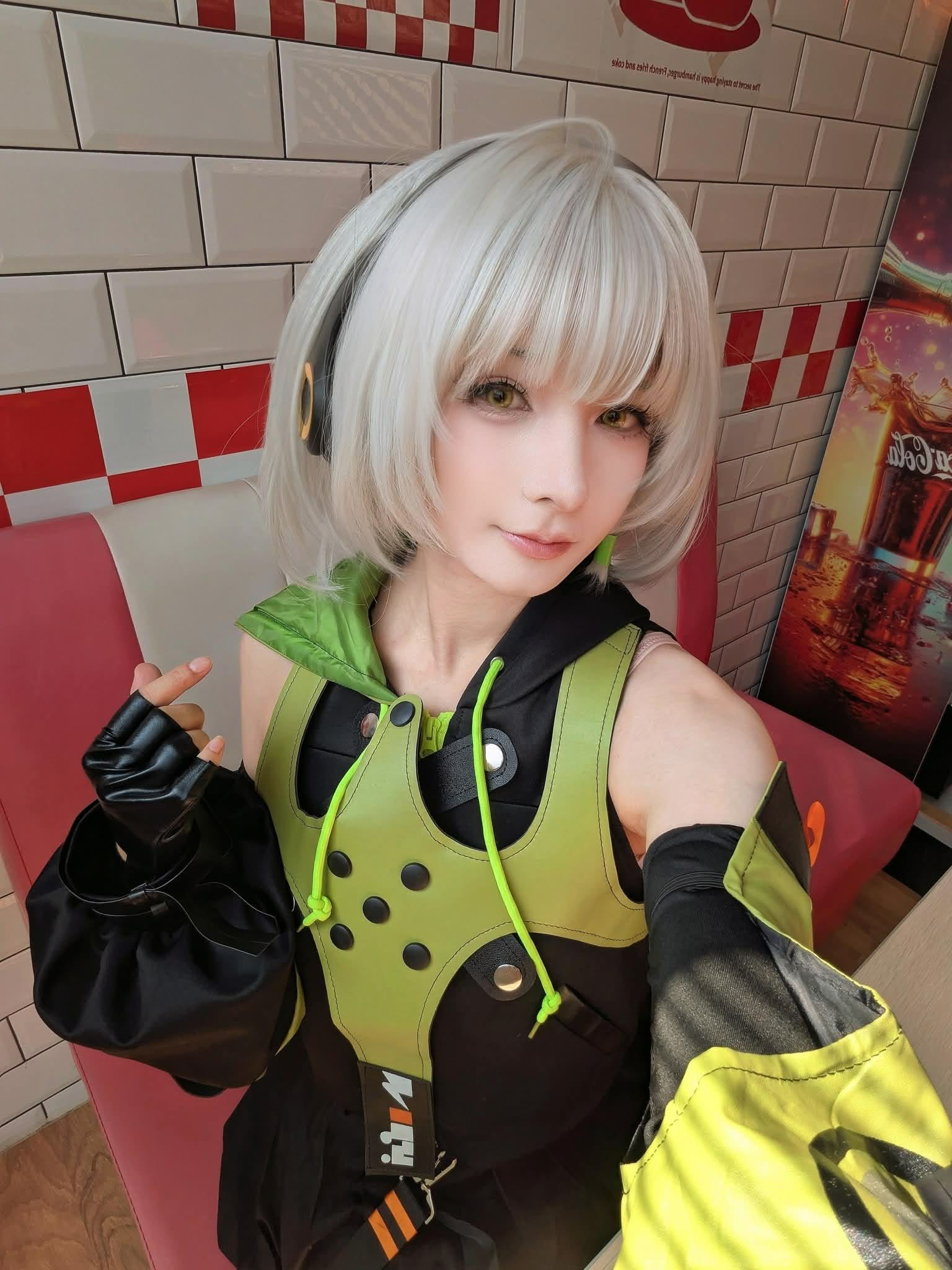 【絕區零 cosplay】白天安比 ver vs 晚安安比 ver 意外自拍同步！ - jamama947023的創作 - 巴哈姆特