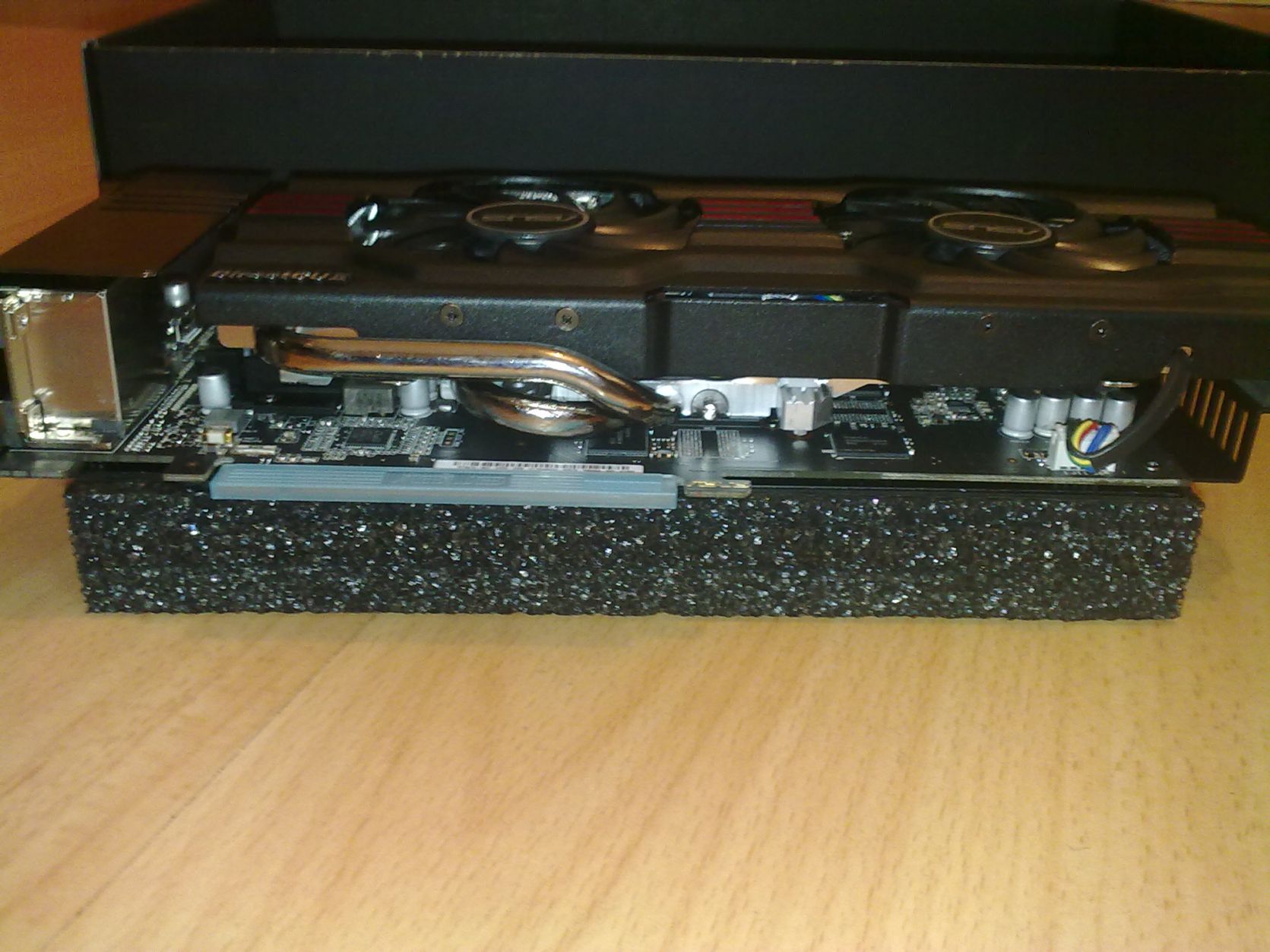 【情報】GTX 670 + ATI 7950簡單開箱 @電腦應用綜合討論 哈啦板 - 巴哈姆特