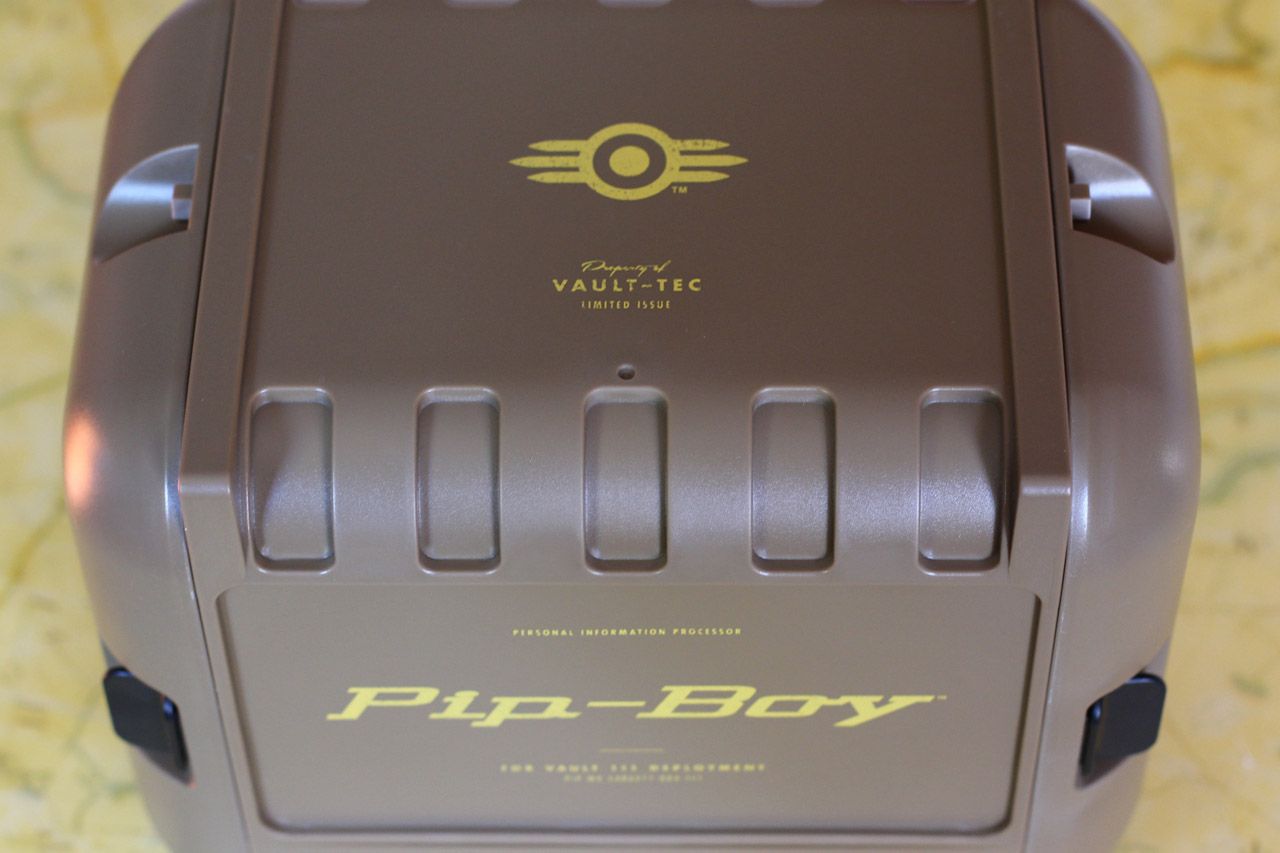 情報】《異塵餘生4》Pip Boy 典藏版開箱影片、照片@異塵餘生系列哈啦板- 巴哈姆特
