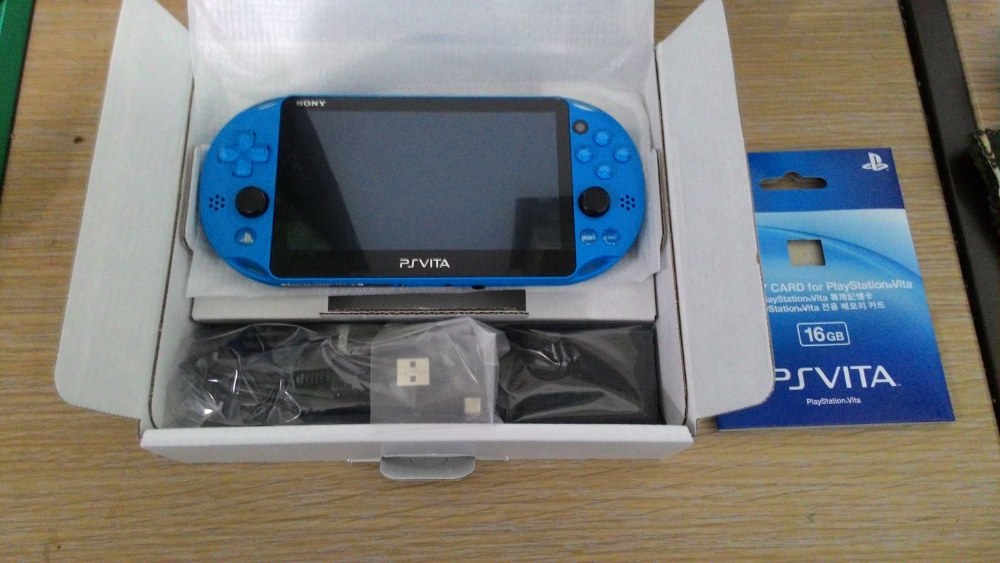 心得 人生第一台掌機psv 07水波藍入手owo痛貼入魂 Psv Playstation Vita 哈啦板 巴哈姆特