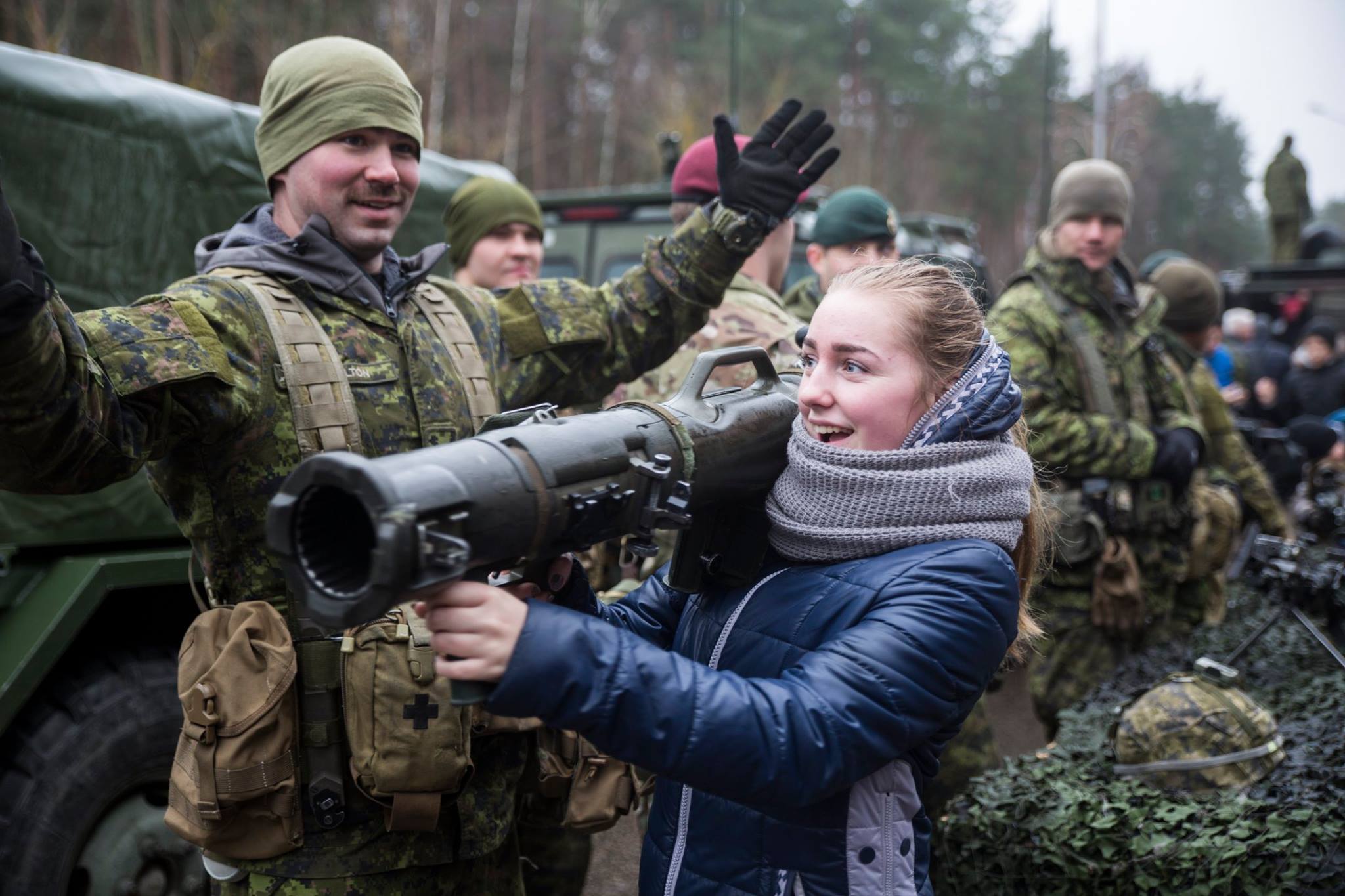 Украинские риа новости. Украинские женщины военные. Женщины Российской армии на Украине. Российские военные на Украине.