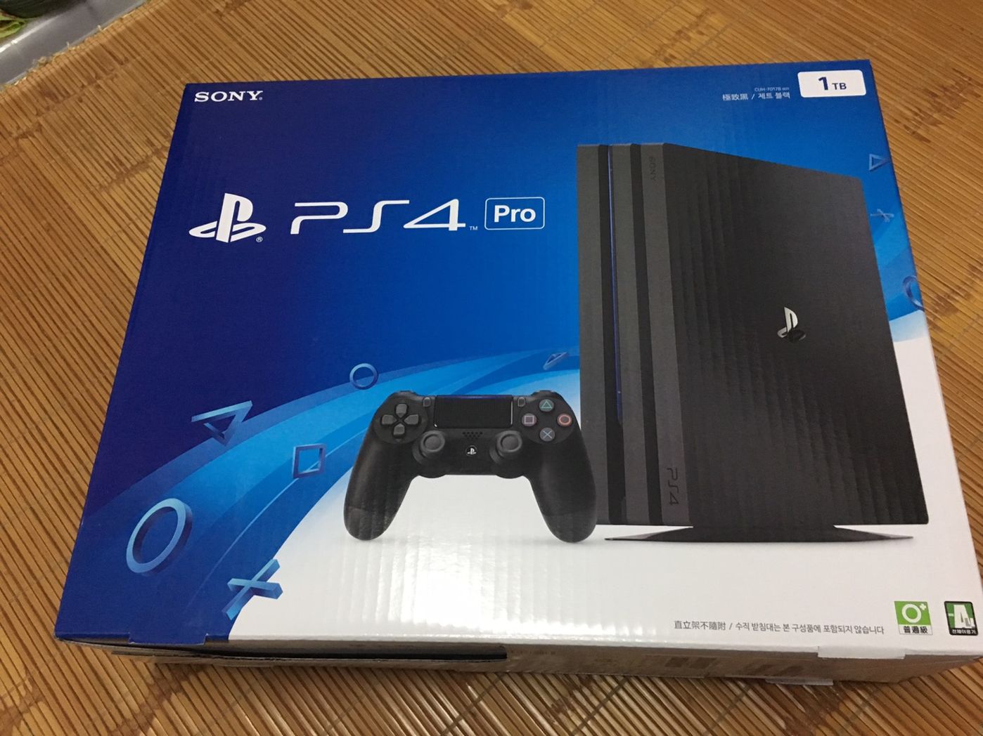 開箱】PS4 Pro - PlayStation® 4 Pro 主機7000 型- 巴哈姆特