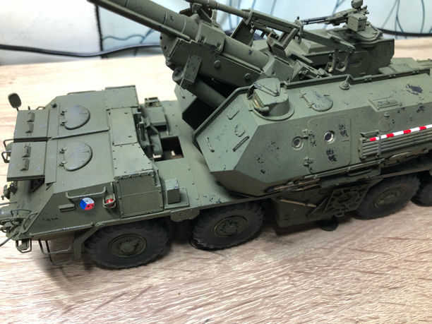 HobbyBoss 1/35 152mm ShkH DANA vz.77 - 巴哈姆特