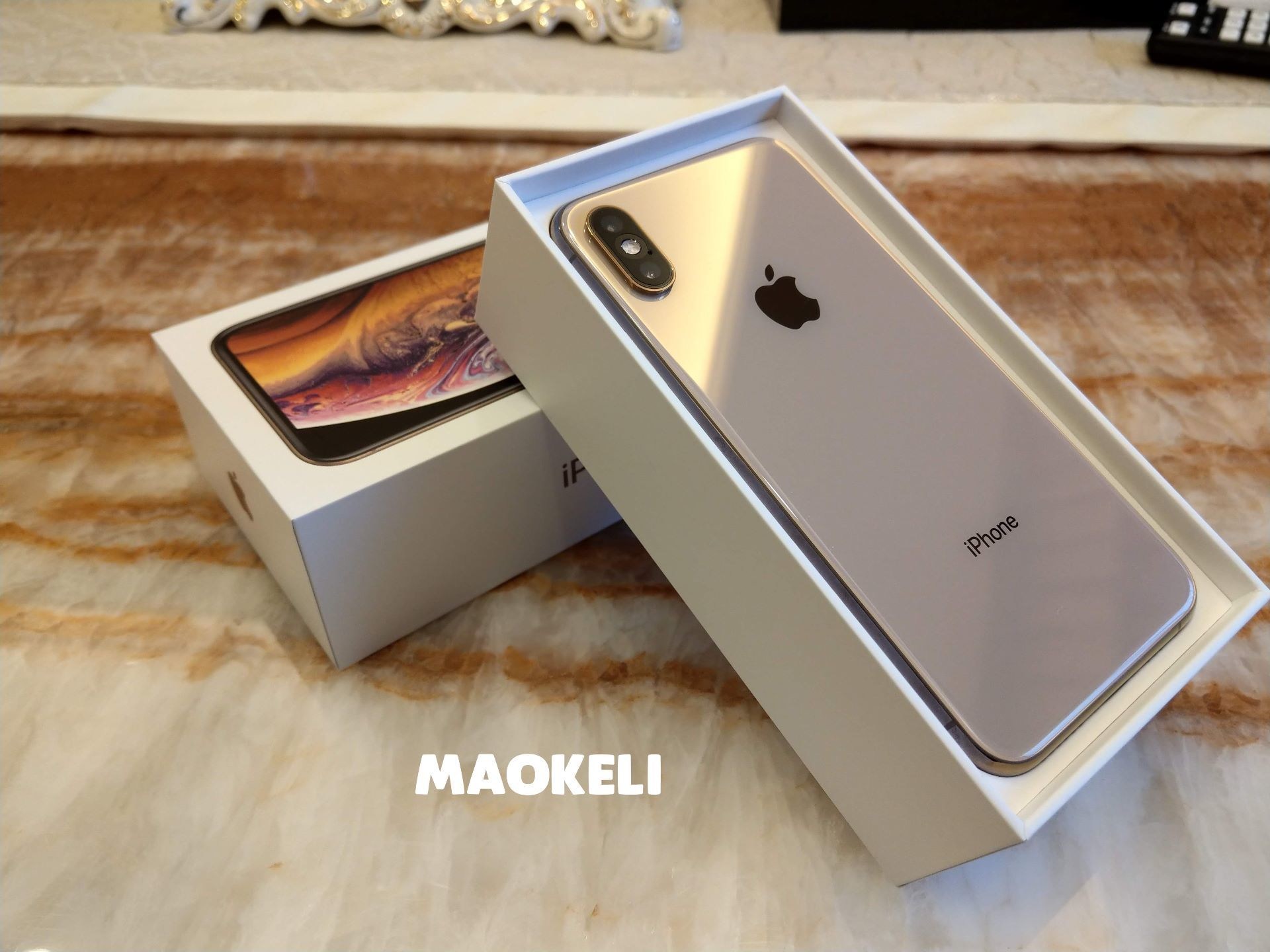 iPhone   箱  iPhone  Xs 史上最貴！台版iPhone Xs Max 開箱(金色機開箱)，看看盒中有什麼
