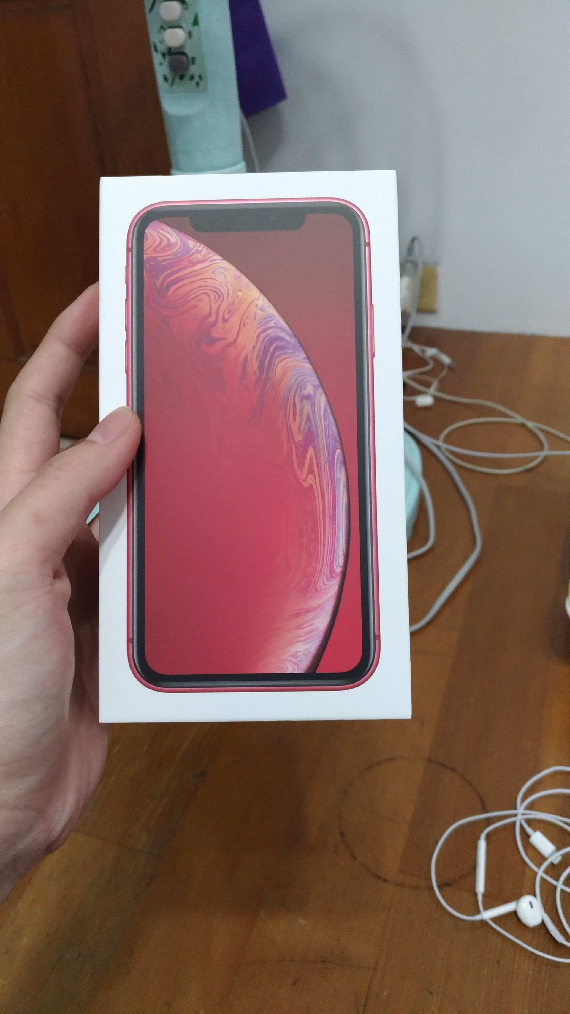 心得】iPhone XR 廉價版-騷紅色實機開箱! @智慧型手機哈啦板- 巴哈姆特