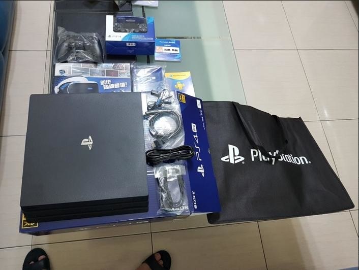 【閒聊】PS4 PRO 開箱 @PS4 / PlayStation4 哈啦板 - 巴哈姆特