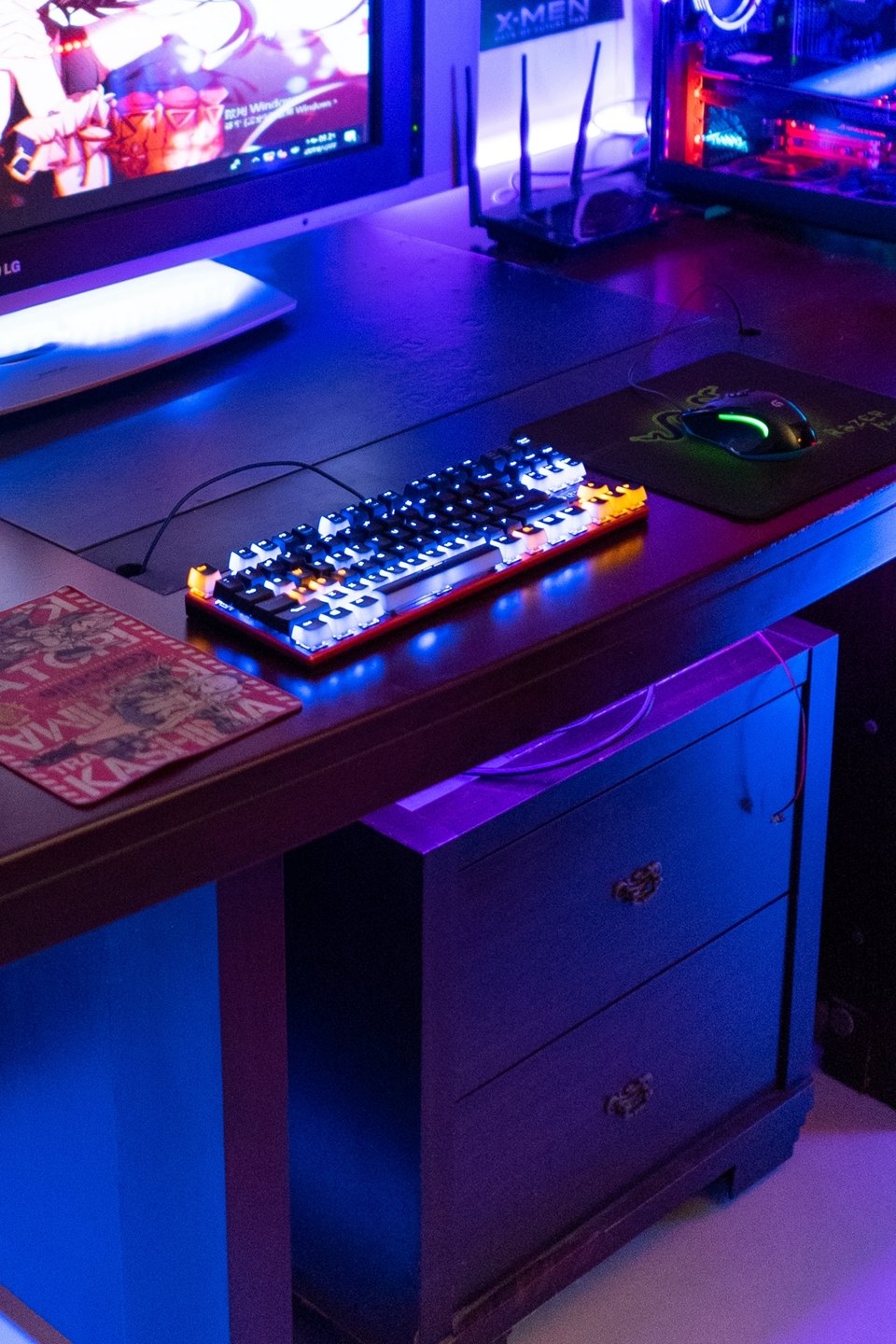 Re 問題 請大家分享一下電腦桌的擺設 電腦應用綜合討論哈啦板 巴哈姆特