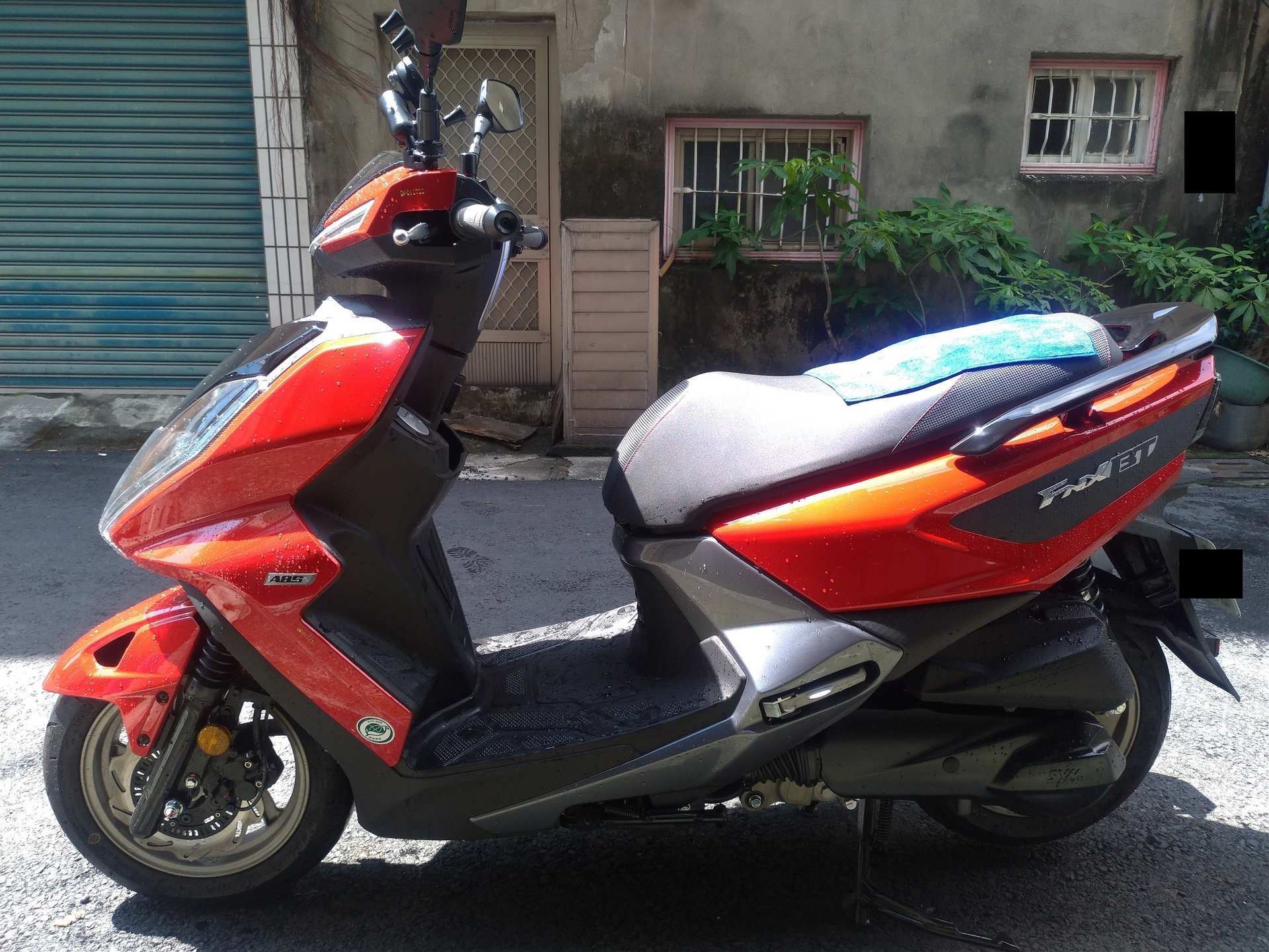 心得】FNX ABS 紅色簡單開箱@汽機車討論哈啦板- 巴哈姆特