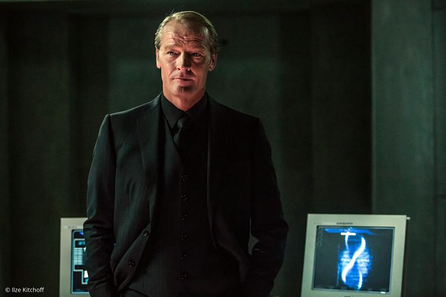 Иэн глен обитель зла. Доктор айзекс обитель зла. Иэн глен обитель зла. Обитель зла 3 доктор айзекс. Dr isaacs.