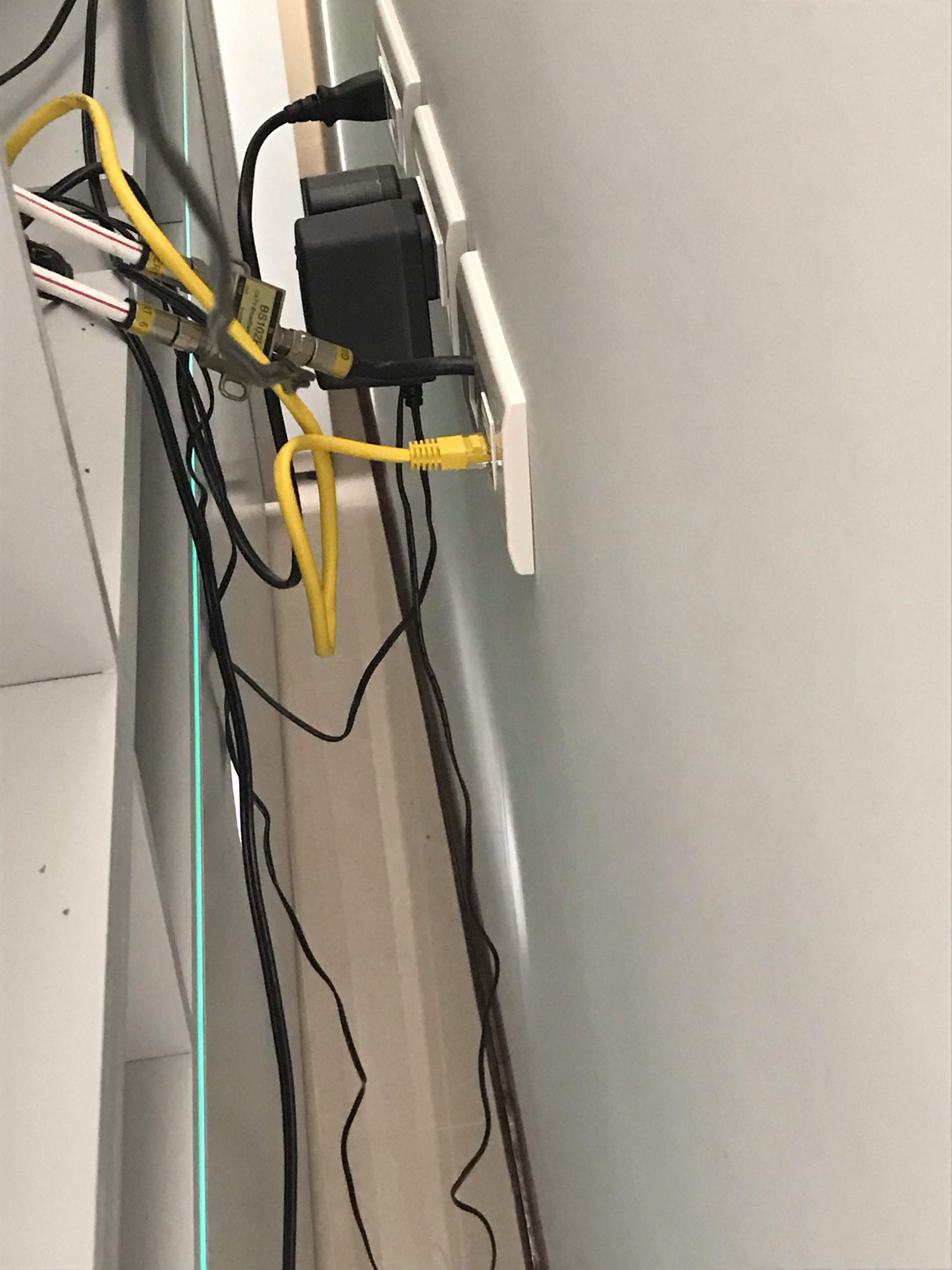 問題】大樓網路孔@電腦應用綜合討論哈啦板- 巴哈姆特
