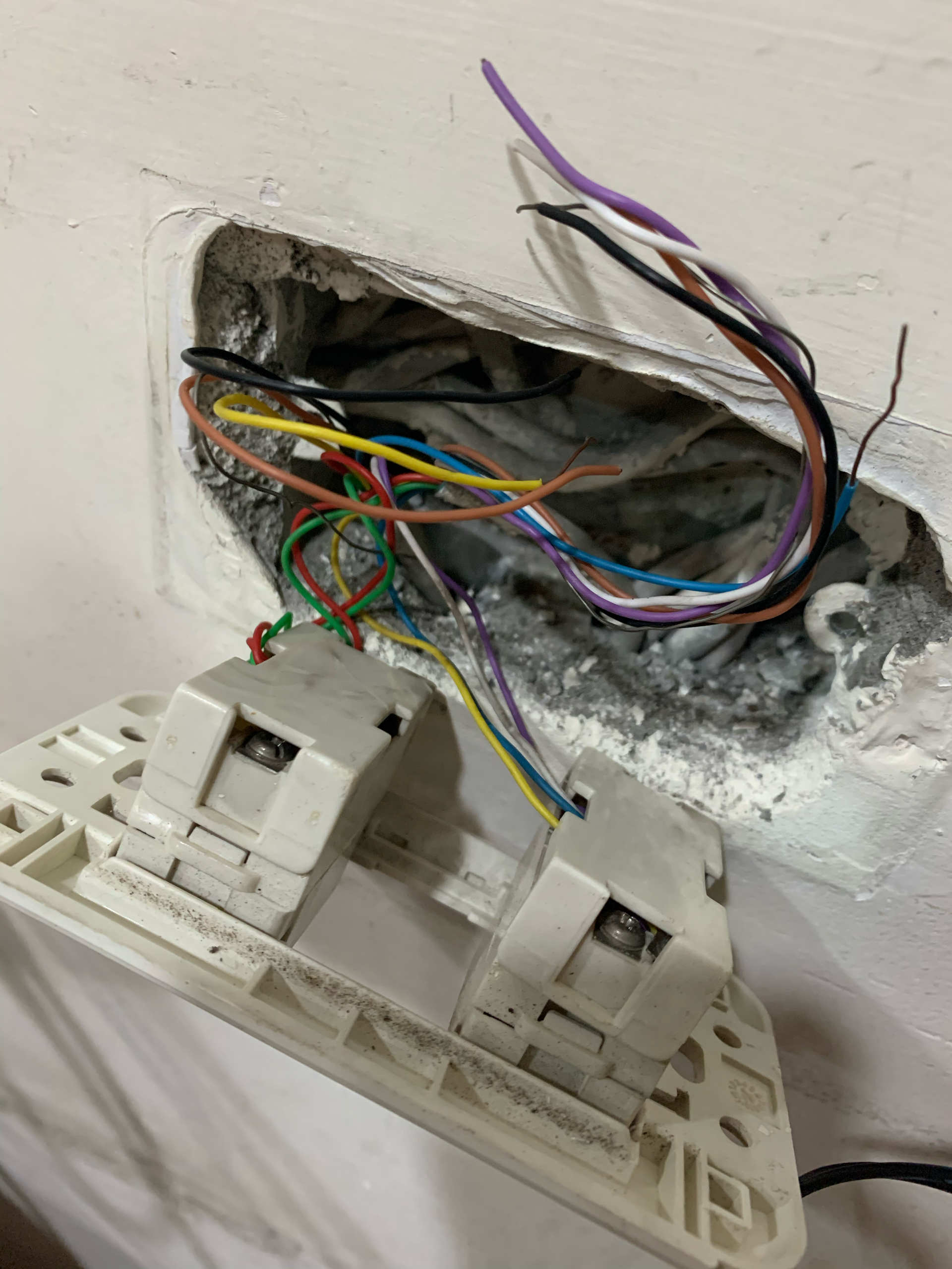 問題 請教牆上rj45 網路孔 電腦應用綜合討論哈啦板 巴哈姆特