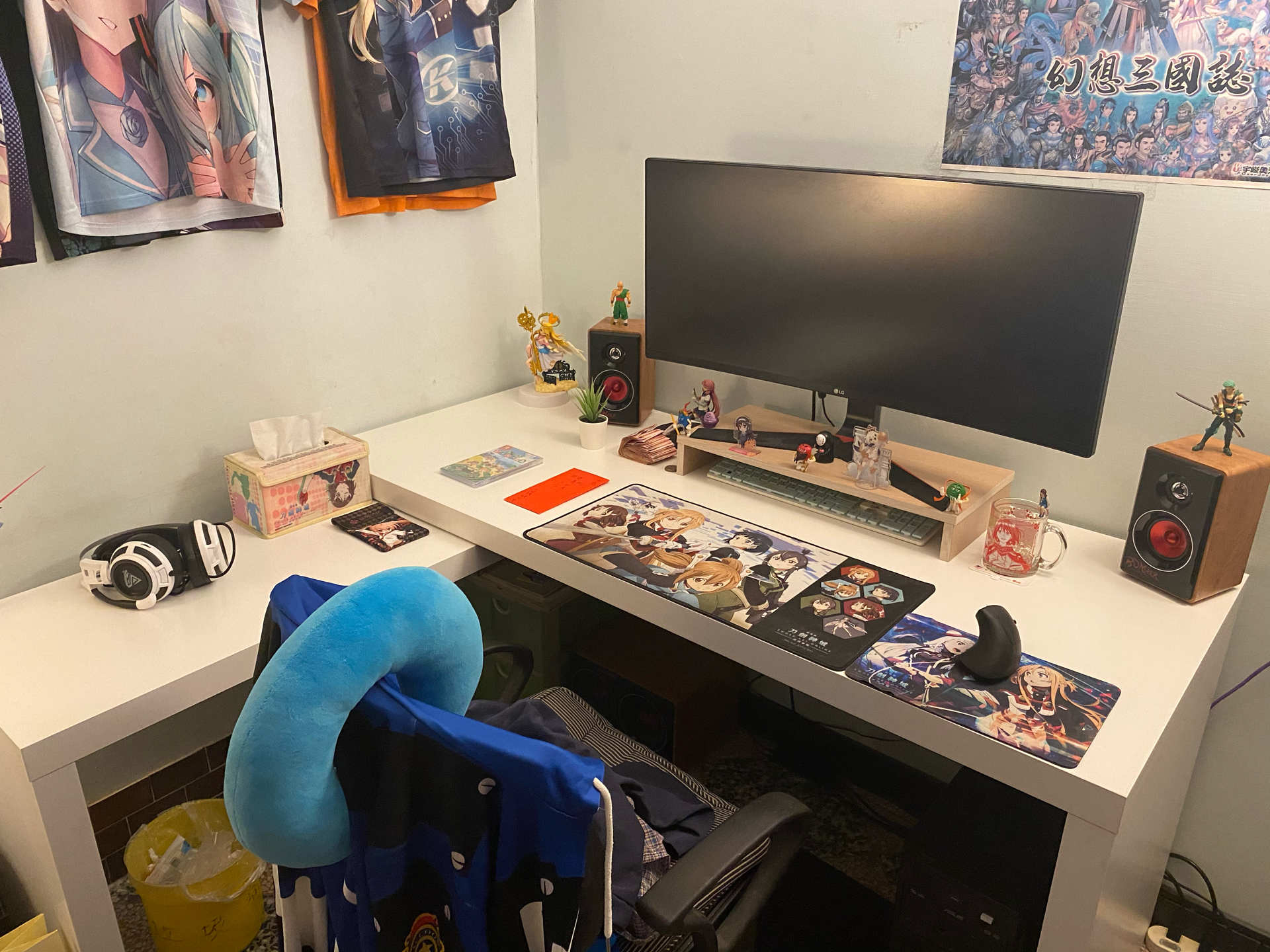 RE:【問題】請大家分享一下電腦桌的擺設！！ @電腦應用綜合討論 哈啦板 - 巴哈姆特