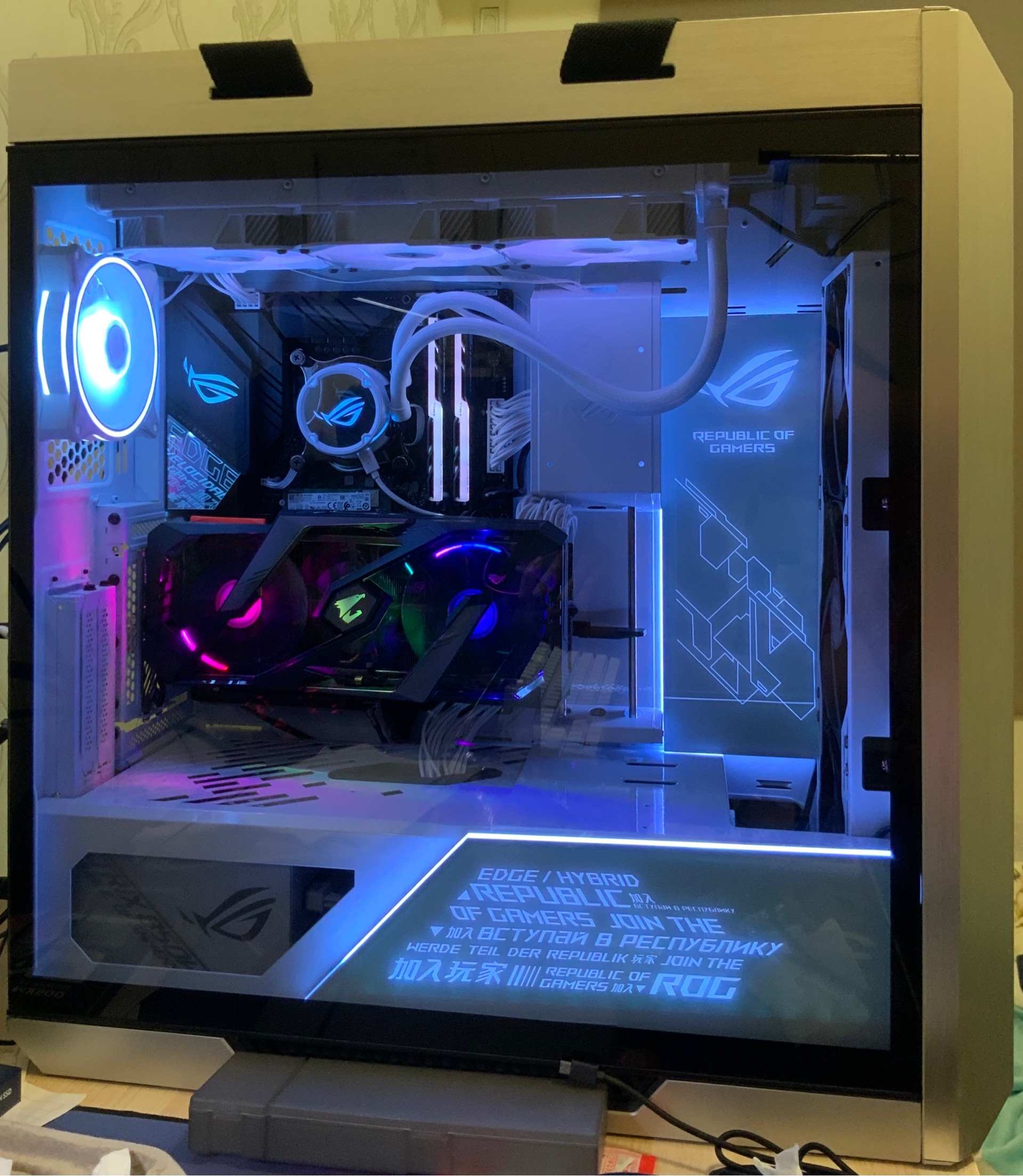 【心得】 ROG Strix Helios White Edition 白色機殼 簡單開箱 @電腦應用綜合討論 哈啦板 - 巴哈姆特