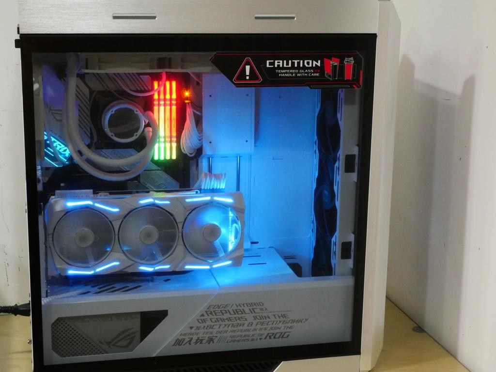 【心得】[開箱] 開啟銀白信仰 ROG STRIX Helios 銀白太陽神 @電腦應用綜合討論 哈啦板 - 巴哈姆特
