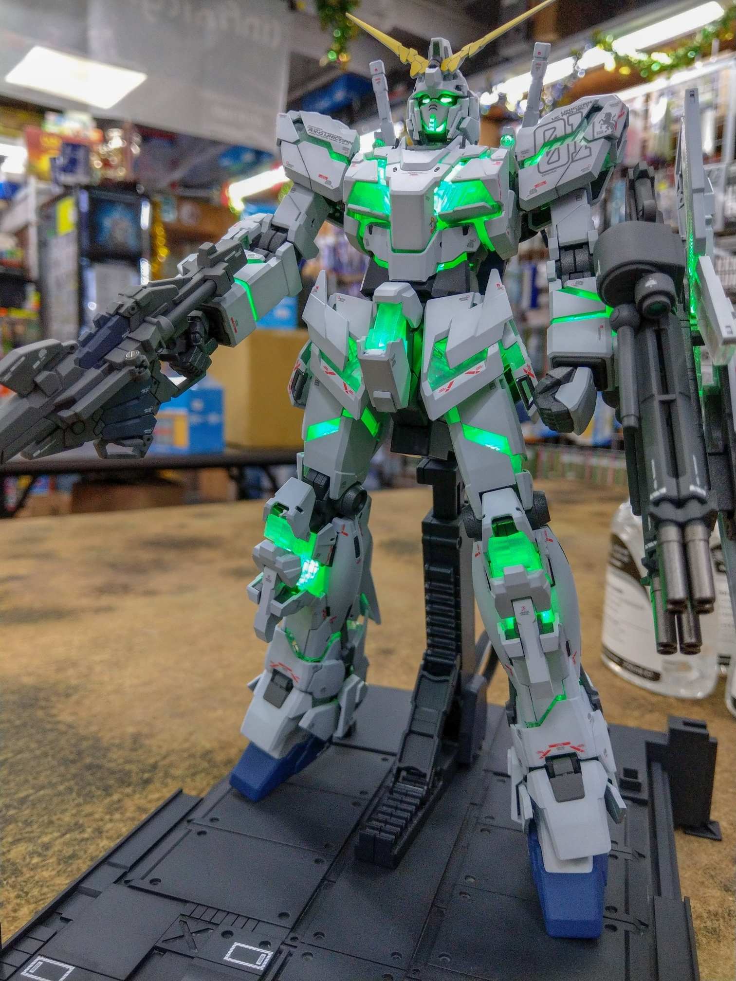 【心得】[MGEX]RX-0獨角獸高達,價格比1/60還貴的新MG @鋼彈 哈啦板 - 巴哈姆特