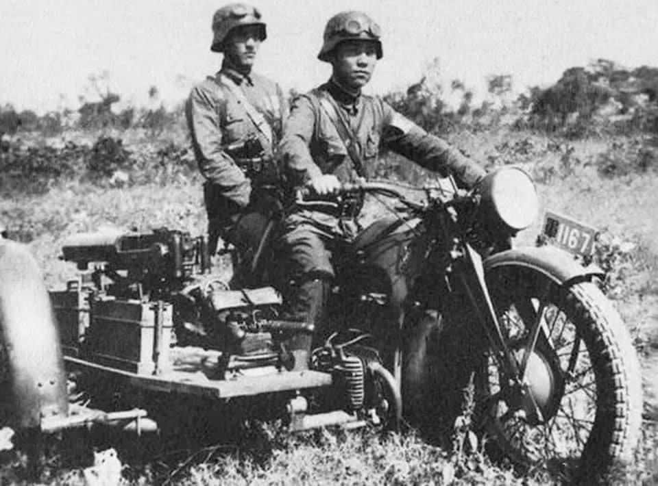 Байков военная сцена. Zundapp k800. Тиз-ам-600 мотоцикл. Мотоциклы второй мировой войны. Немецкие мотоциклы второй мировой войны.