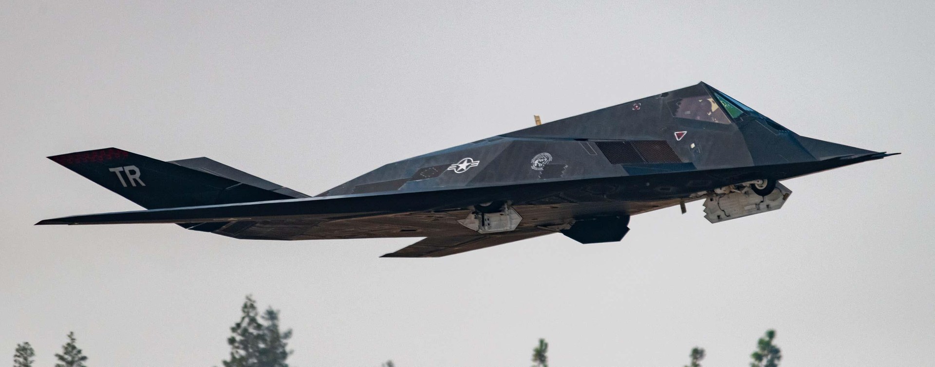 【閒聊】F-117 正式回歸... @軍事策略 哈啦板 - 巴哈姆特
