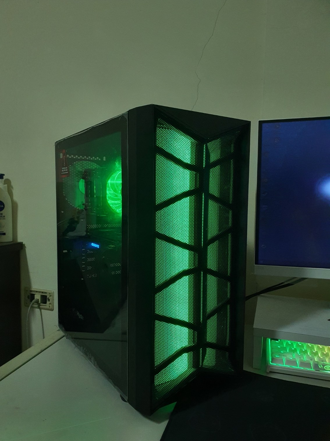 【開箱】全漢CMT211B綠光罩頂機 補開箱 - s9845111的創作 - 巴哈姆特