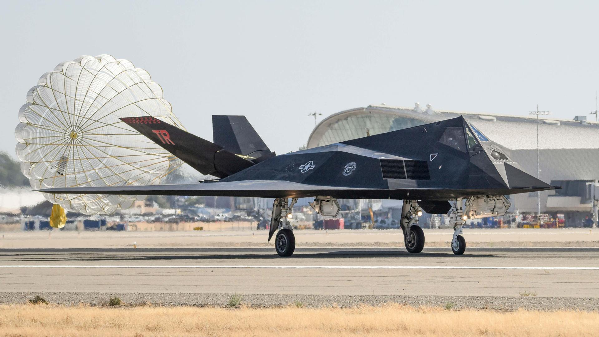 【閒聊】F-117 正式回歸... @軍事策略 哈啦板 - 巴哈姆特