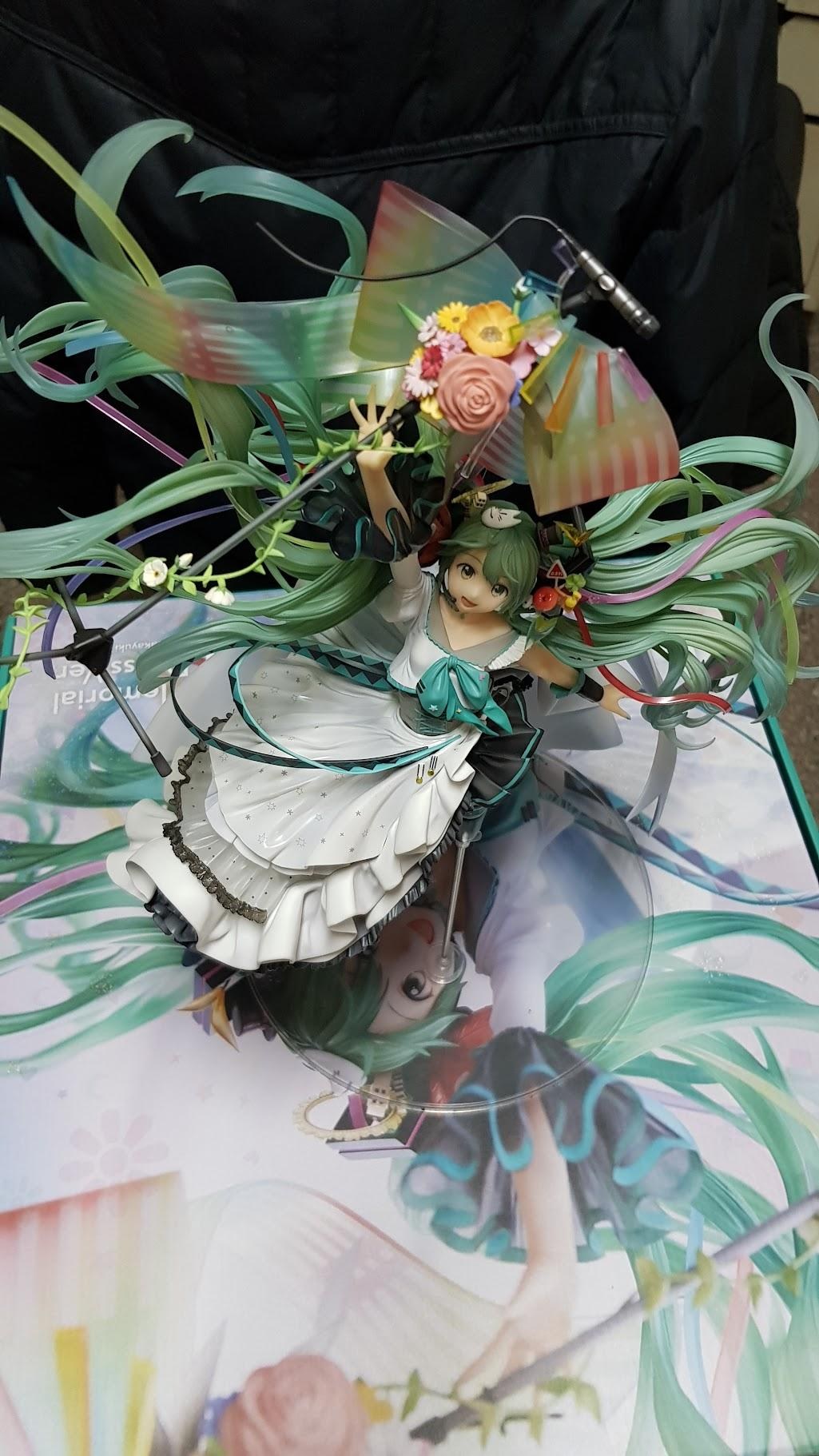 心得】[只是開箱] 初音未來Memorial Dress Ver. @綜合公仔玩具討論區哈