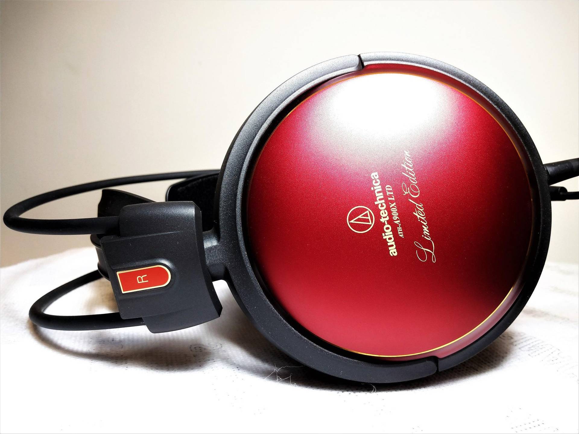 鐵三角 2013年 ATH-A900XLTD 2000台限定 終末的緋紅色 - x1973852的創作 - 巴哈姆特