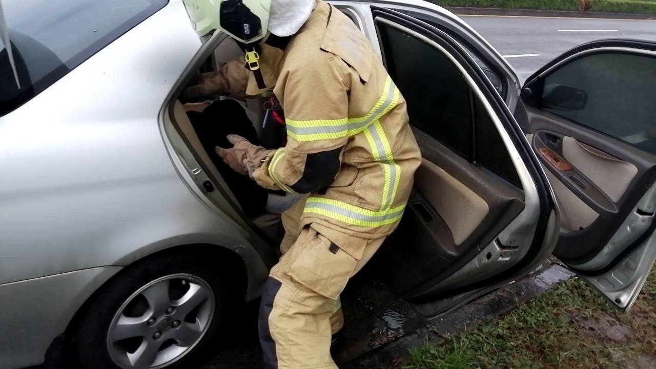 問題 歸仁一牙醫疑因健保費官司纏身自殺 場外休憩區哈啦板 巴哈姆特