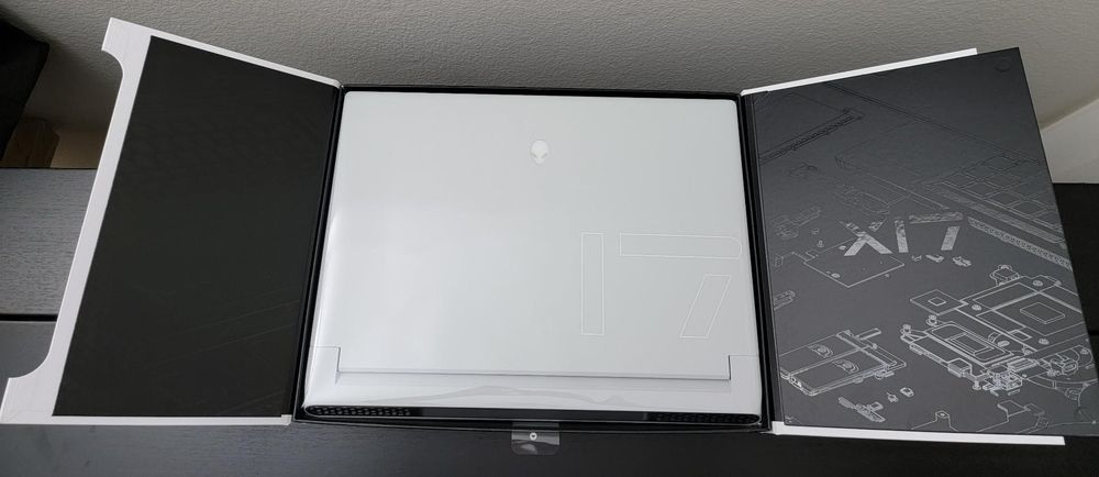 【心得】外星人ALIENWARE X17 R2 (2022) 急速開箱 @電腦應用綜合討論 哈啦板 - 巴哈姆特