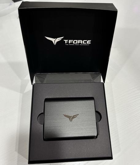 【心得】外接觸控 RGB SSD T-FORCE TREASURE TOUCH 開箱 @電腦應用綜合討論 哈啦板 - 巴哈姆特