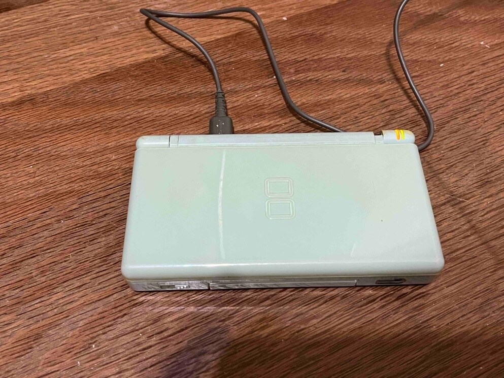 【問題】我7年沒開的NDSL居然還活著 @NDS / Nintendo DS 哈啦板 - 巴哈姆特