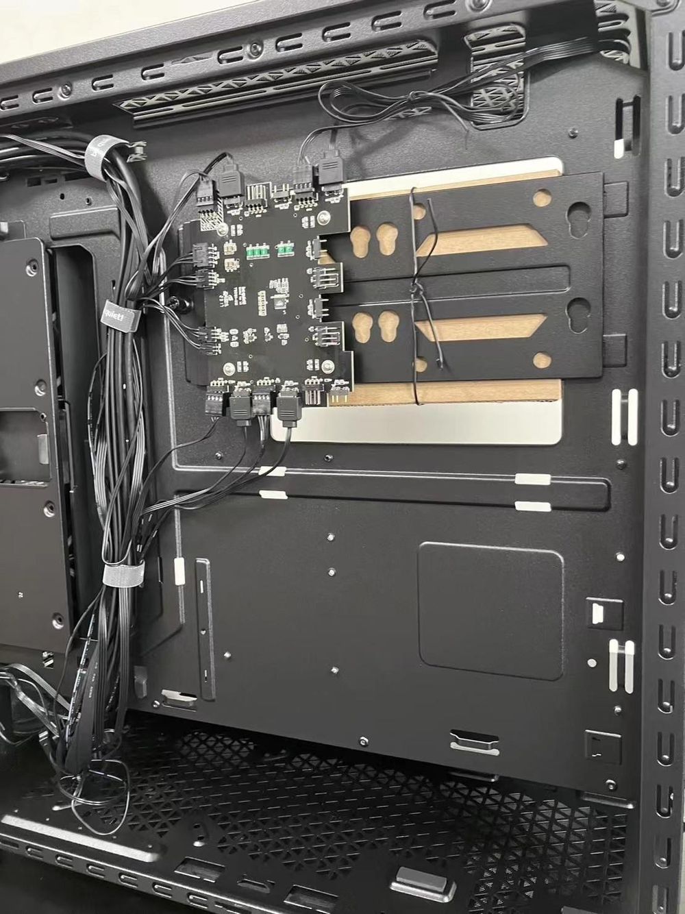【心得】be quiet! SHADOW BASE 800 FX簡約質感線條RGB中塔型機殼開箱 @電腦應用綜合討論 哈啦板 - 巴哈姆特