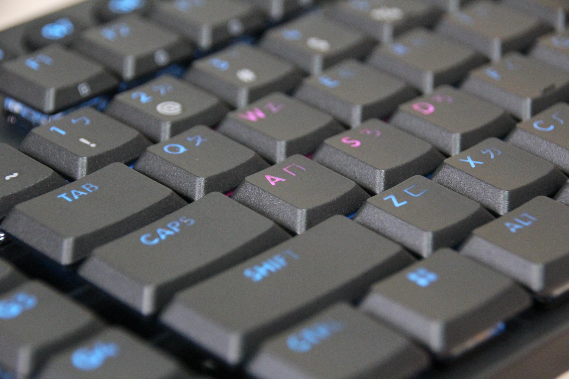 【菜頭說3C】謝謝你羅技，讓 G913 差點成為我一輩子的痛