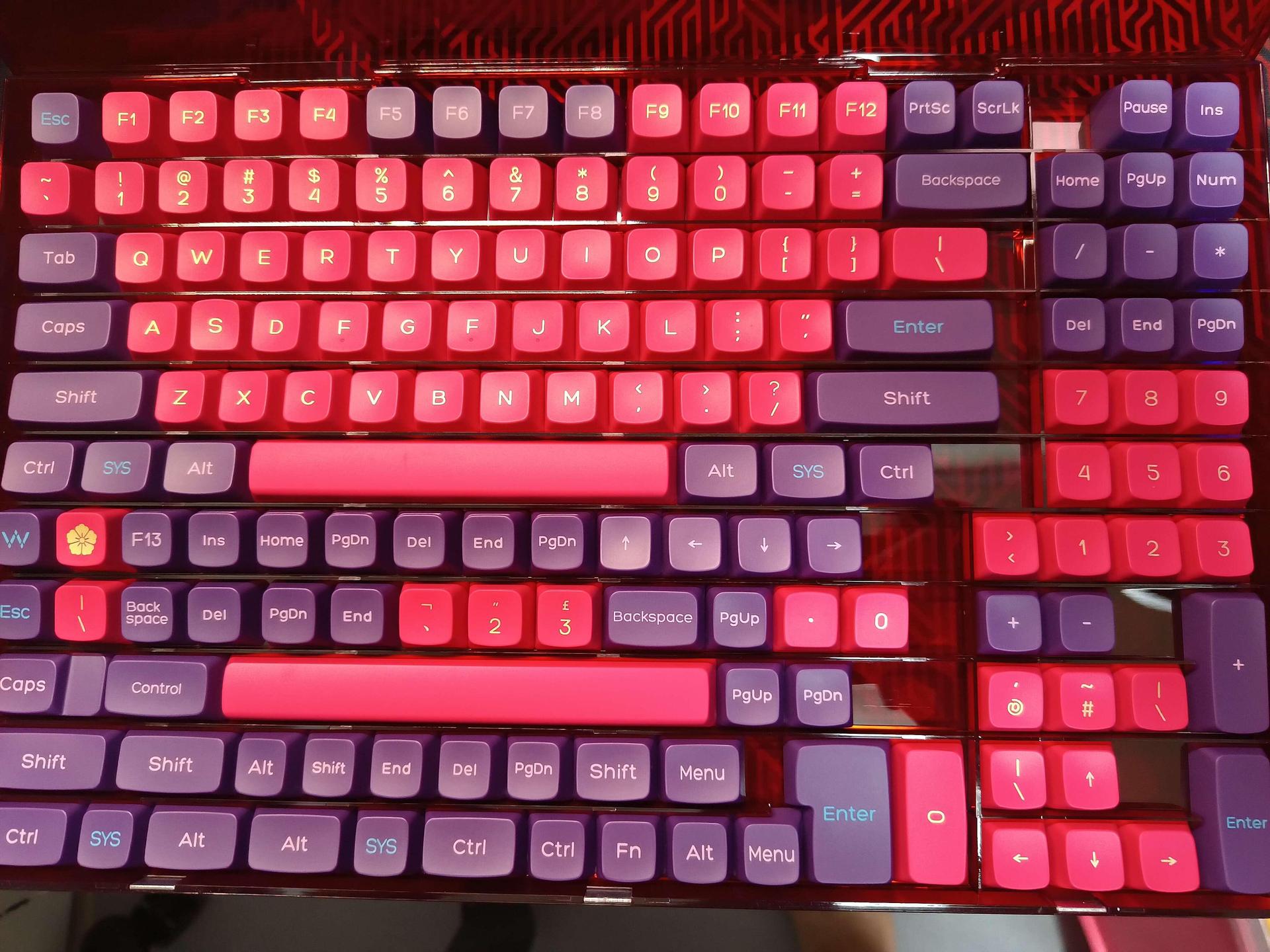 開箱】頑皮匠| 雨宮香奈北齋之女鍵帽同場加映Irocks K103R 莓紅軸宇治