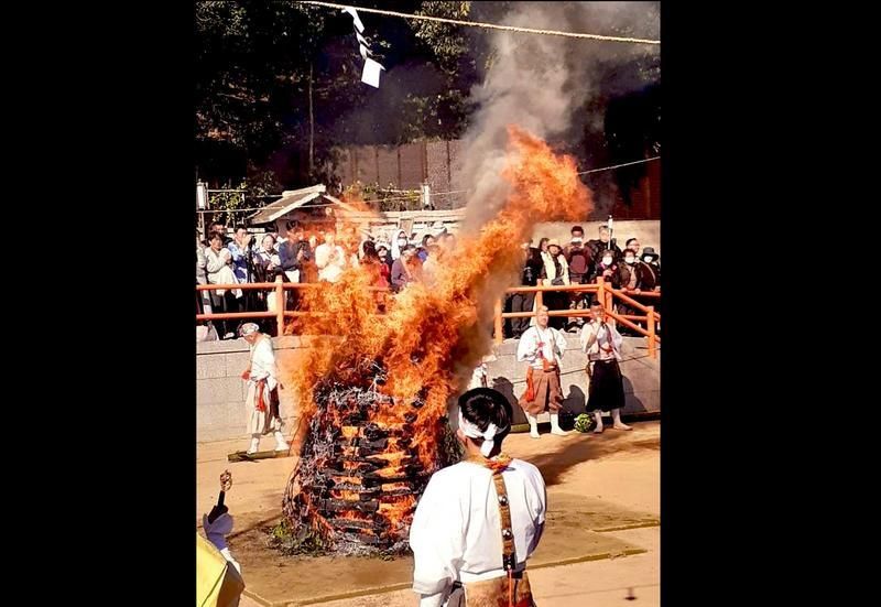 【討論】畫面曝光！迎接丙午馬年日本寺廟祭台出現巨大「火炎馬」 @恐怖驚悚 哈啦板 - 巴哈姆特