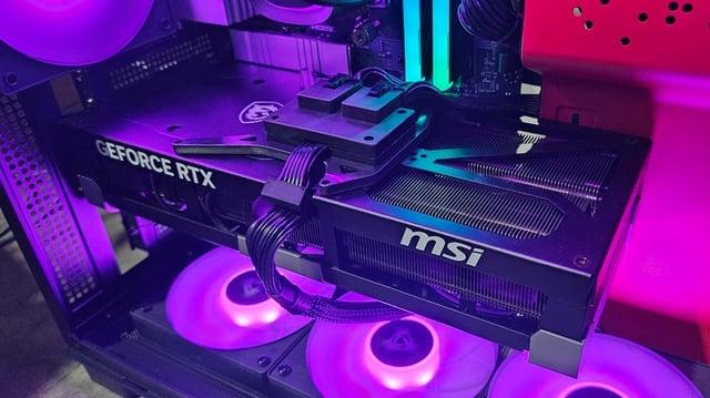 【情報】玩家魔改 RTX 5090 供電 雙 8-Pin 替 12V-2x6 分流、滿載溫度不到 40°C ( 值得板卡廠參考 @電腦應用綜合 ...